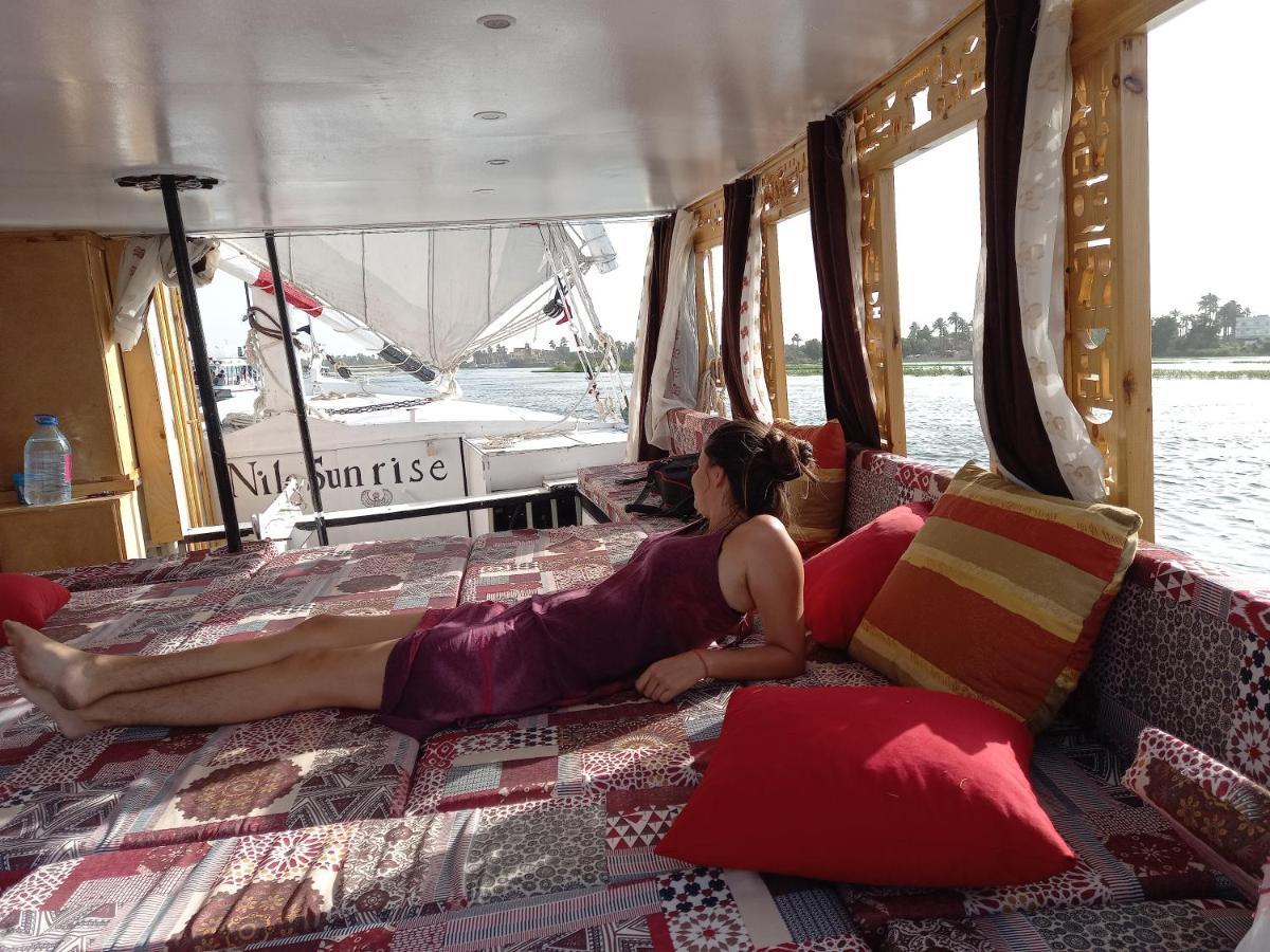 Nile Sunrise Felucca Boat Private Rental Luksor Zewnętrze zdjęcie