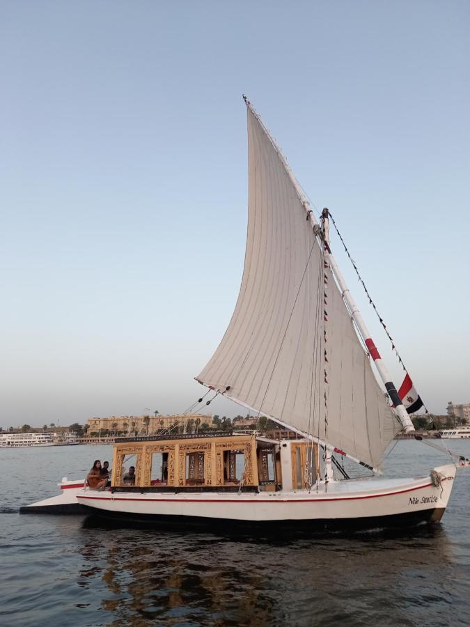 Nile Sunrise Felucca Boat Private Rental Luksor Zewnętrze zdjęcie