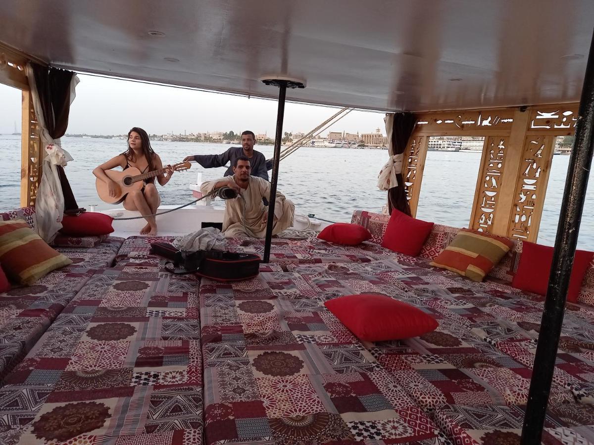 Nile Sunrise Felucca Boat Private Rental Luksor Zewnętrze zdjęcie