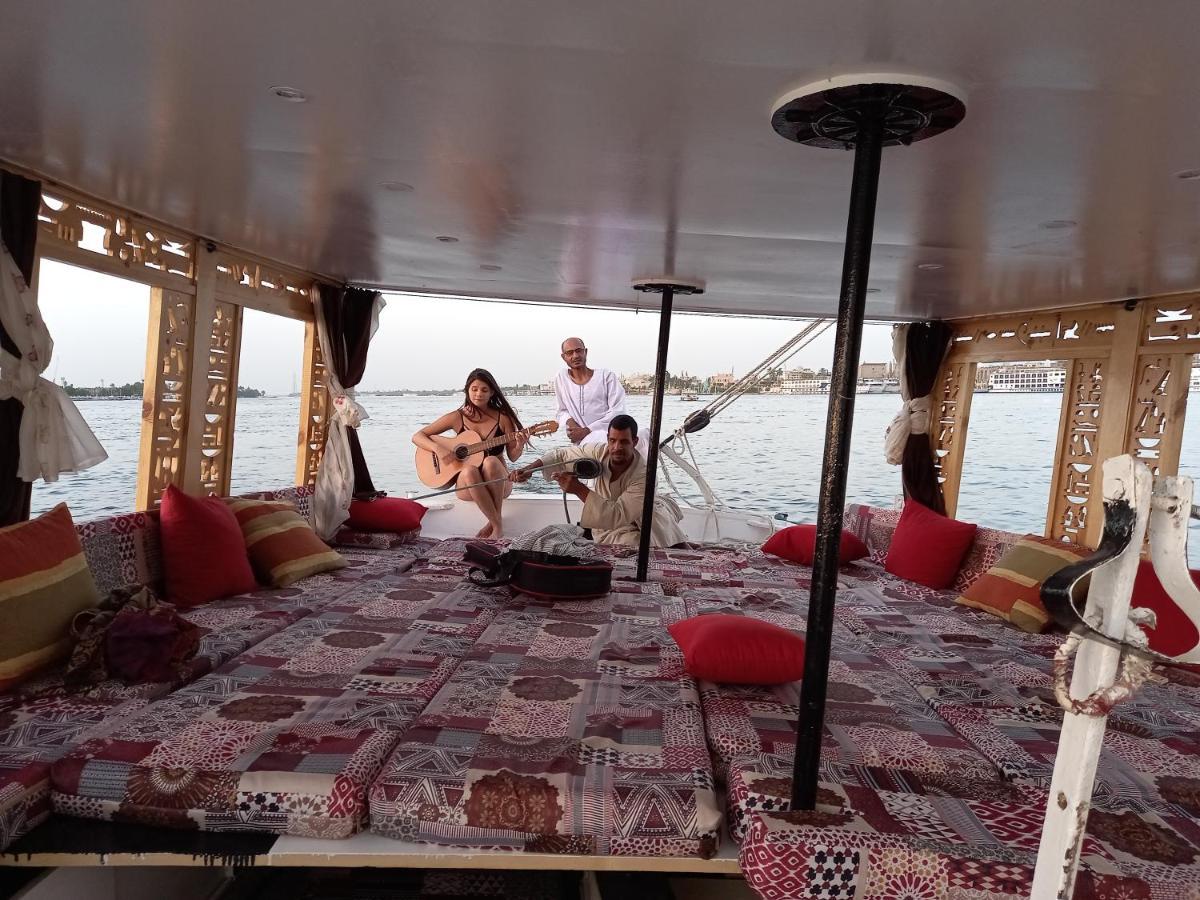 Nile Sunrise Felucca Boat Private Rental Luksor Zewnętrze zdjęcie