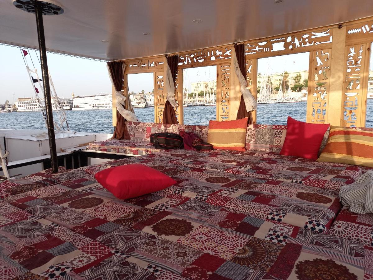 Nile Sunrise Felucca Boat Private Rental Luksor Zewnętrze zdjęcie