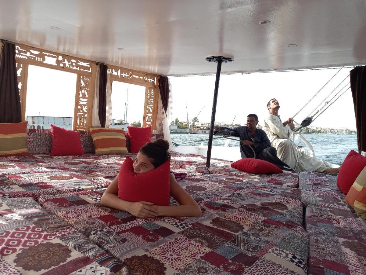 Nile Sunrise Felucca Boat Private Rental Luksor Zewnętrze zdjęcie