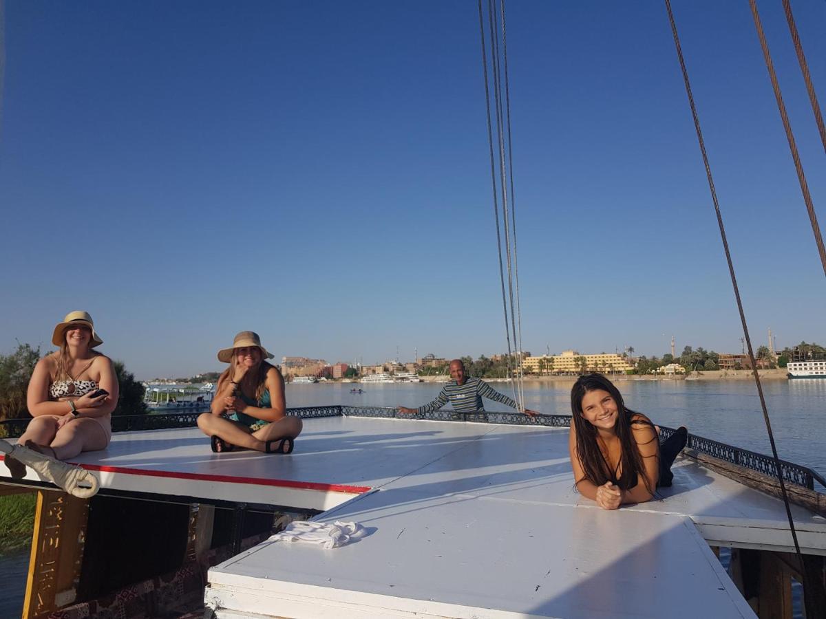 Nile Sunrise Felucca Boat Private Rental Luksor Zewnętrze zdjęcie