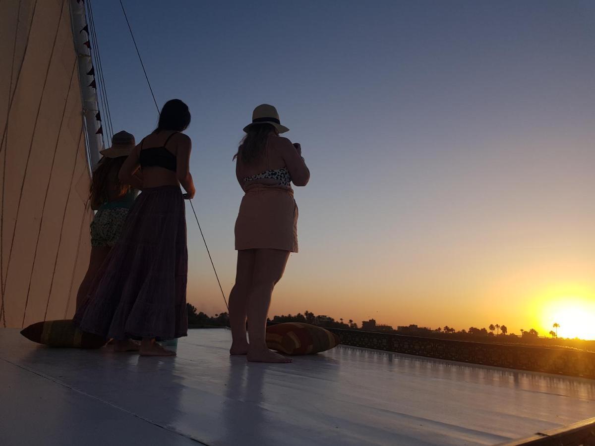 Nile Sunrise Felucca Boat Private Rental Luksor Zewnętrze zdjęcie