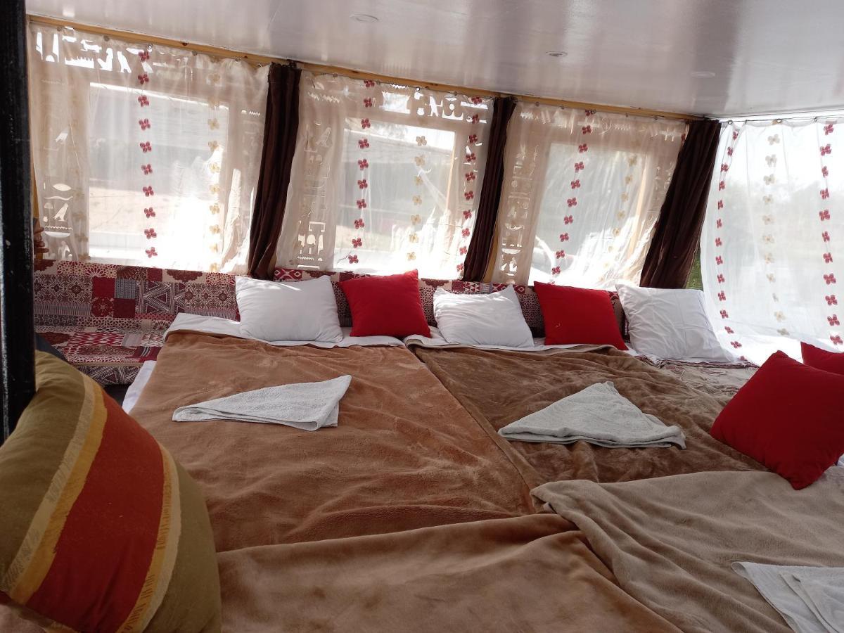 Nile Sunrise Felucca Boat Private Rental Luksor Zewnętrze zdjęcie