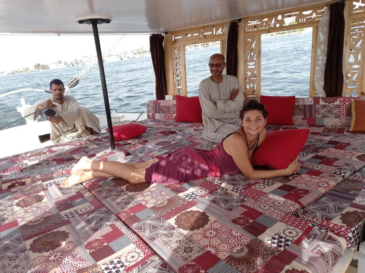 Nile Sunrise Felucca Boat Private Rental Luksor Zewnętrze zdjęcie