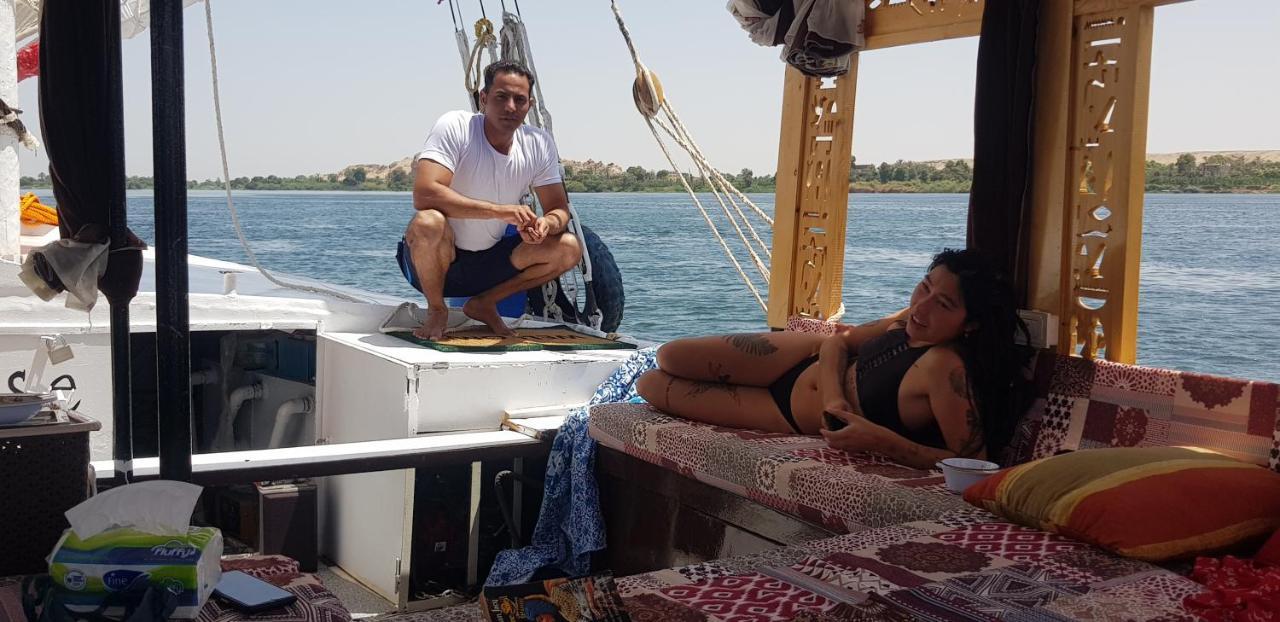 Nile Sunrise Felucca Boat Private Rental Luksor Zewnętrze zdjęcie