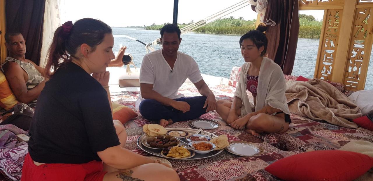 Nile Sunrise Felucca Boat Private Rental Luksor Zewnętrze zdjęcie