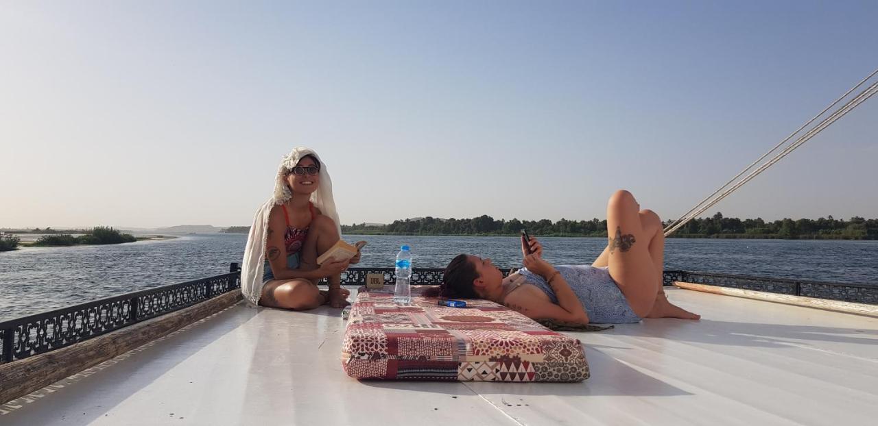 Nile Sunrise Felucca Boat Private Rental Luksor Zewnętrze zdjęcie