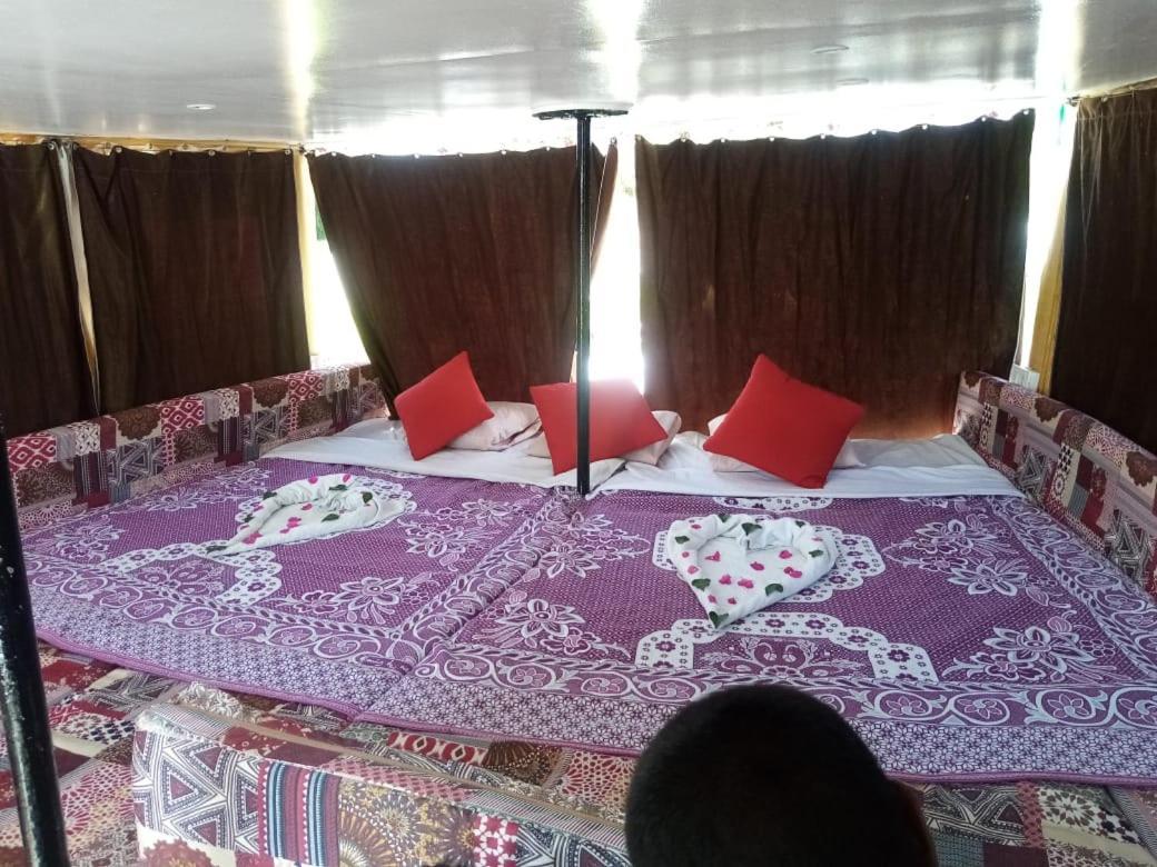 Nile Sunrise Felucca Boat Private Rental Luksor Zewnętrze zdjęcie