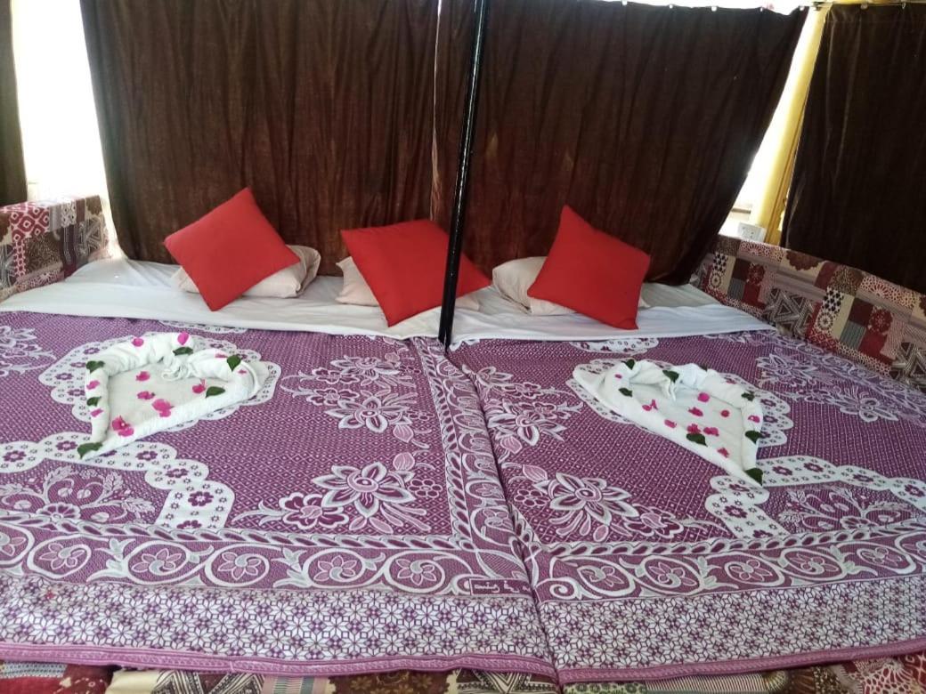 Nile Sunrise Felucca Boat Private Rental Luksor Zewnętrze zdjęcie