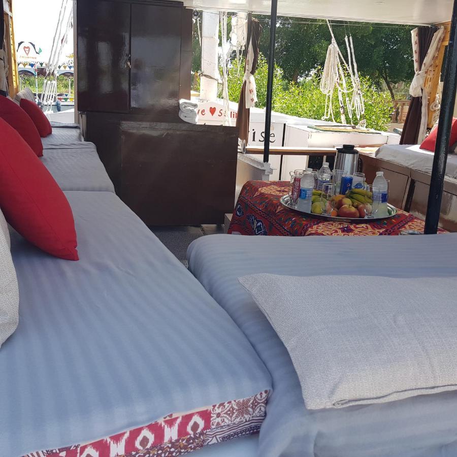 Nile Sunrise Felucca Boat Private Rental Luksor Zewnętrze zdjęcie