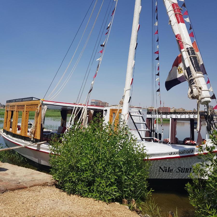 Nile Sunrise Felucca Boat Private Rental Luksor Zewnętrze zdjęcie