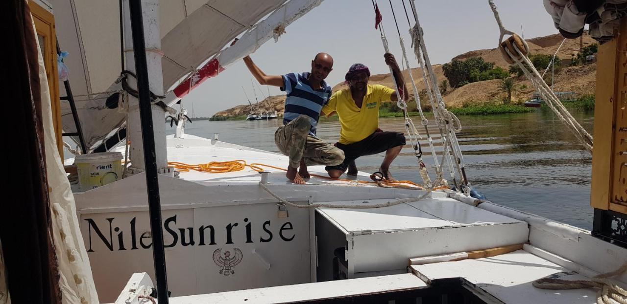 Nile Sunrise Felucca Boat Private Rental Luksor Zewnętrze zdjęcie