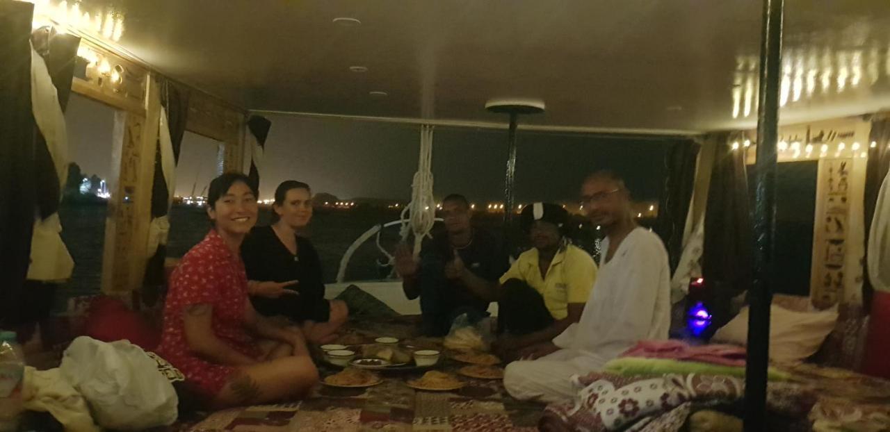 Nile Sunrise Felucca Boat Private Rental Luksor Zewnętrze zdjęcie