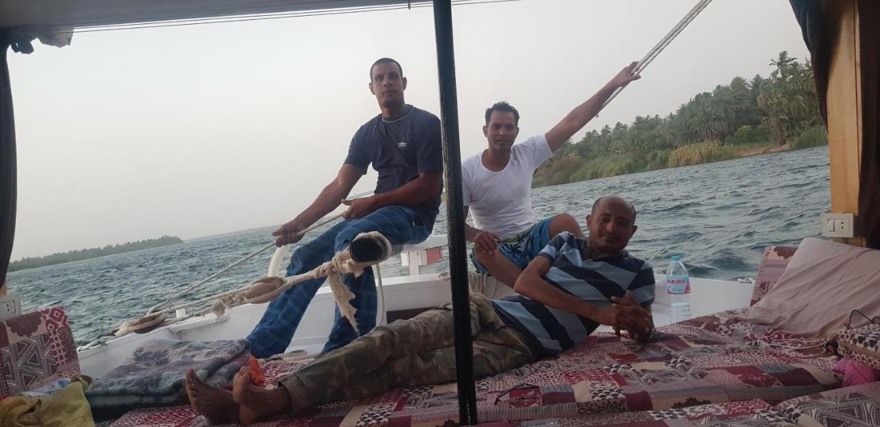 Nile Sunrise Felucca Boat Private Rental Luksor Zewnętrze zdjęcie