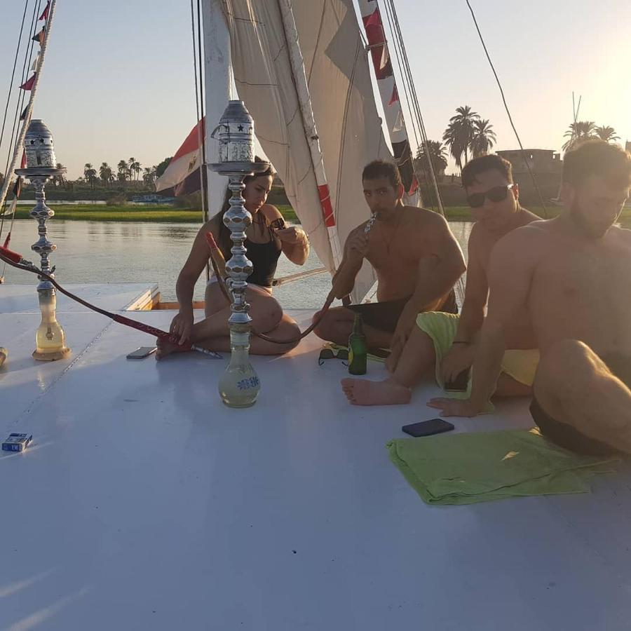 Nile Sunrise Felucca Boat Private Rental Luksor Zewnętrze zdjęcie