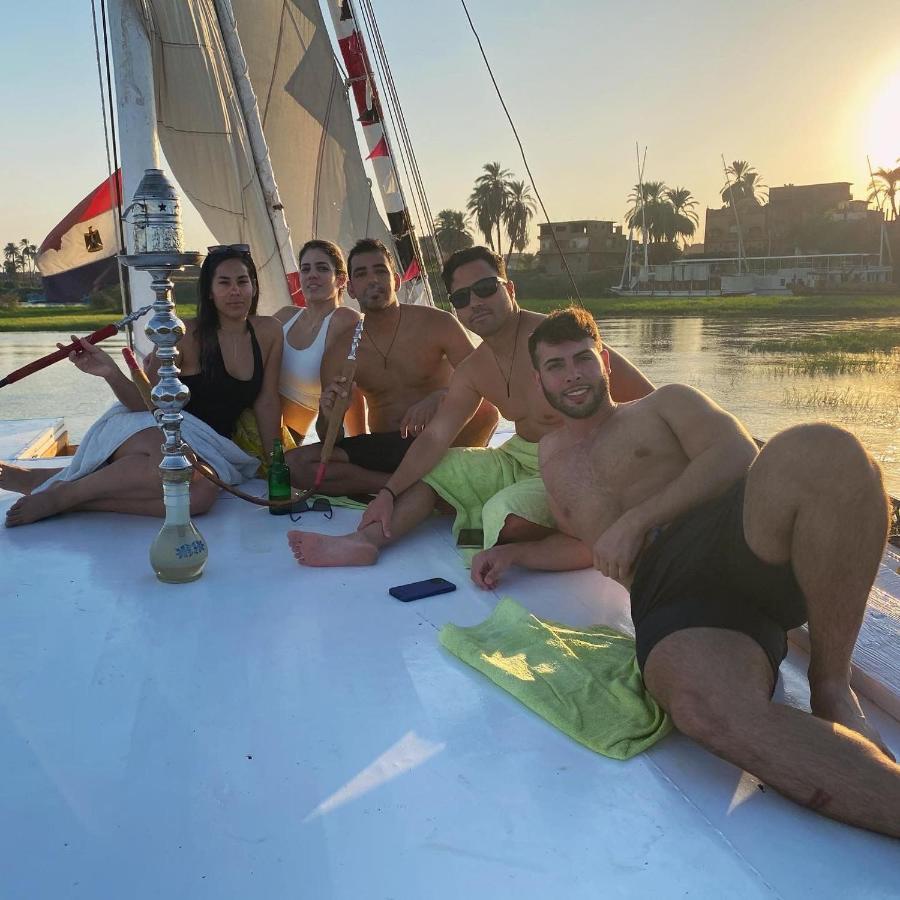 Nile Sunrise Felucca Boat Private Rental Luksor Zewnętrze zdjęcie