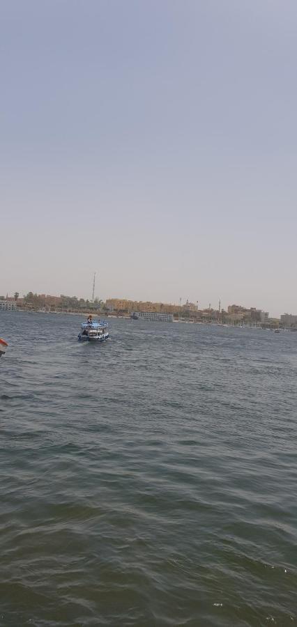 Nile Sunrise Felucca Boat Private Rental Luksor Zewnętrze zdjęcie